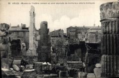 CPA Arles Musee du Theatre romain ou sont deposes de nombreux debris Antiques 