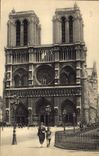 CPA Paris Le Portail de Notre Dame Vue prise avee objectif Som Berthiot 