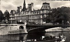 CPM Paris Hotel de ville Bateau Peniche