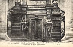 CPA Paris Hotel des Invalides Les Portes de Bronze par Marneuf Fondues avec les canons pris a Auster