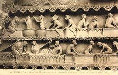 CPA Reims La Cathedrale Cote Nord Porche du Beau Dieu Les morts sortent de leur tombeau