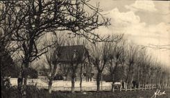 CPA Le Grillon au premier plan le chalet