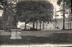 CPA Cambrai Le Jardin Public