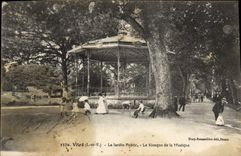 CPA Vitre (I et V) Le jardin Public Le Kiosque de la Musique