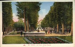 CPA Vichy Le Parc Allee Fleurie