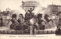 CPA Bordeaux Monument des Girondins (detail) par Dumilatre
