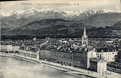 CPA Grenoble Vue generale et la Chaine des Alpes