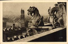 CPA Paris En Flanant Notre Dame de Paris A gauche des Chimeres la Tour St Jacques et le Sacre Coeur