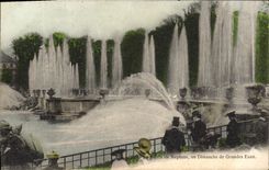 CPA Le Bassin de Neptune un Dimanche de Grandes Eaux