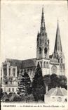 CPA Chartres La Cathedrale vue de la Place du Chatelet