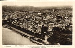 CPA Vichy Vue generale prise en avion Les Quais de l'Atelier L'Etablissement Thermal