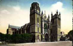 CPA Poitiers (Vienne) La Cathedrale St Pierre