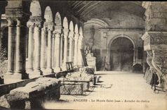 CPA Angers Le Musee Saint Jean Arcades du cloitre