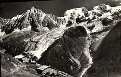 CPA Perdus entre ciel et terre (Petits Chalets dans le Massif du Mont Blanc)