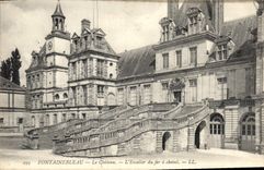 CPA Fontainebleau Le Chateau L'Escalier de fer a cheval 