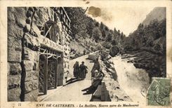 CPA Env de cauterets La Raillere Source mere du Mauhourat 