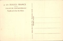 CPA La Douce France Palais de Fontainebleau Facade sur la Cour des Adieux 