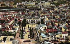 CPA Vichy Reine des Villes d'Eaux Vue aerienne sur l'Esplanade de l'Hotel de Ville 