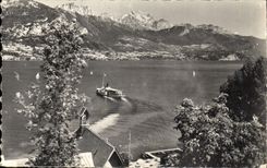 CPA Lac d'Annecy comme comme un beau cygne blanc Le bateau fend les eaux bleues fandis que de petite