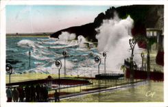 CPA Granville Effet de vagues sur la Digue