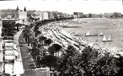 CPM La Cote d'Azur cannes Alpes Maritimes la plage et la Croisette vues de l'hotel Majestic 