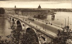 CPA Toulouse vue plongeante sur le pont Neuf et l'hotel Dieu 