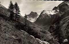 CPM Les Alpes La vallee du Haut Guil La Grande Aiguillette Rocher Moulon 