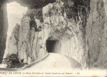 CPA Foret de Lente la Route Forestiere de Combe Laval sous un Tunnel 