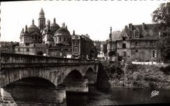 CPA Perigueux Les Bords de l'Isle et la Cathedrale Saint Front 