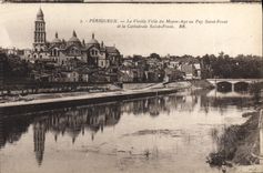 CPA Perigueux La Vicille Ville du Moyen Age ou Puy Saint Front 