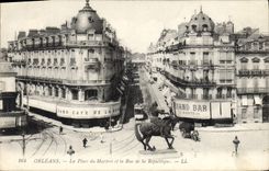 CPA Orleans Place du Martroi et la Rue de la Republique 