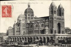 CPA Marseille La Cathedrale prise de Vieux Port 