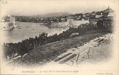 CPA Marseille le vieux Port et Notre Dame de la Garde 