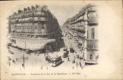 CPA Marseille Perspective de la Rue de la Republique Tramway  