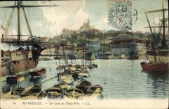 CPA Marseille un coin du Vieux Port Bateaux