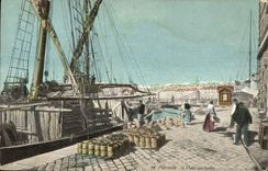 CPA Marseille la place aux Huiles Bateau