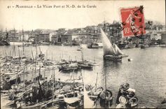 CPA Marseille le Vieux Port et N D de la Garde Bateaux