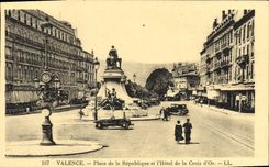CPA Valence Place de la Republique et l'hotel de la Croix d'Or 