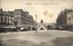 CPA Valence la place de la Republique vue d'ensemble 