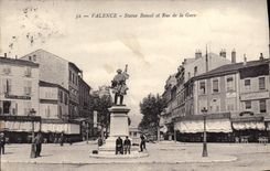CPA Valence statue Bancel et rue de la gare 