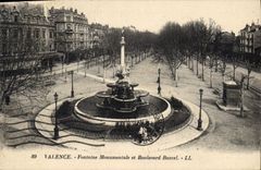 CPA Valence Fontaine Monumentale et Boulevard Bancel 