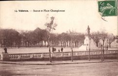 CPA Valence Statue et Place Championnet 