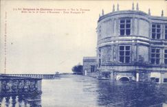 CPA Grignan le chateau restaure sur la terrasse Alle de la II Cour d'honneur Tour Francois I 