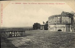 CPA Grignan chateau sur la Terrasse Alle de la II Cour d'honneur Tour Francois I 