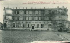 CPA Grignan le chateau restaure cour d'honneur facade Francois I a droit la Tour Francois I a gauche