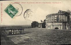CPA Grignan chateau sur la Terrasse Alle de la 2eme cour D'honneur tour Francois I 