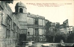 CPA Grignan chateau deuxieme cour d'honneur facade Carcassonne Tour du Veilleur d'Armes a gauche la 