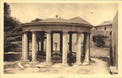 CPA La Drome Illustree Grignan la Lavoir et la Promenade du Mail 