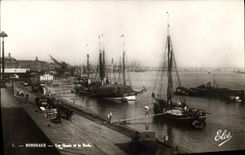 CPM Bordeaux Les Quais et la Rado Bateaux