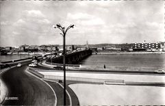 CPM Bordeaux L'Entree du Pont de Pierre